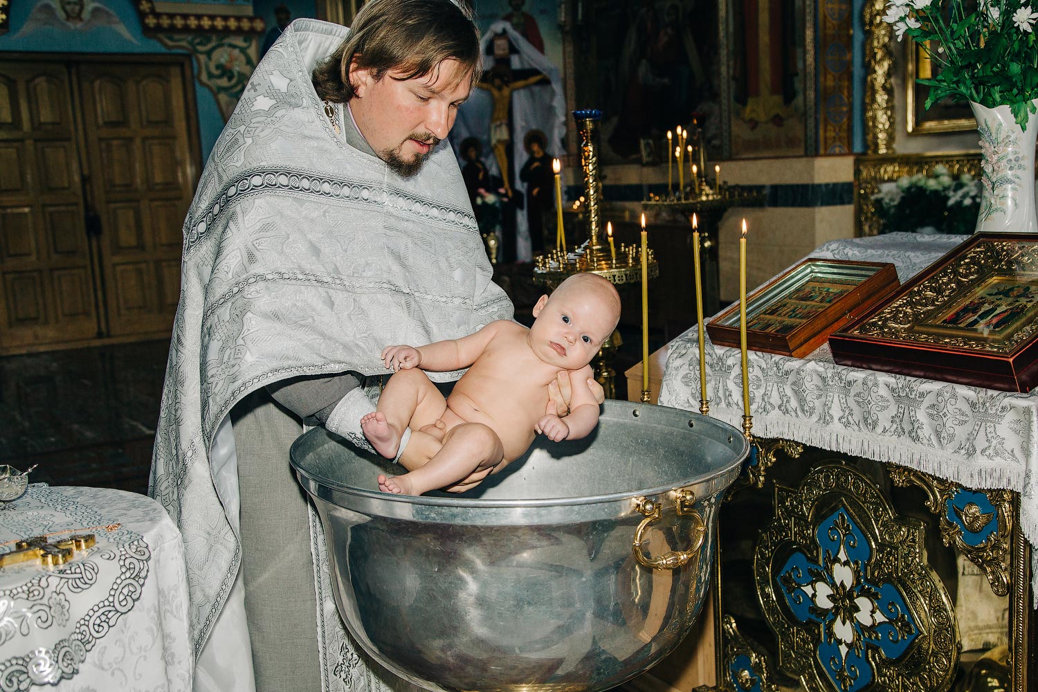 Репортажная фотосессия, крещение деток, фото крестин
