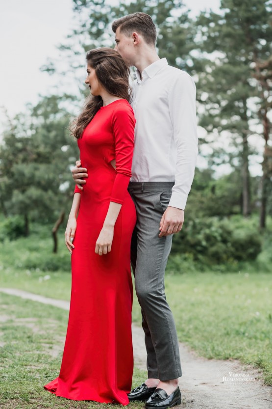 Предсвадебная фотосессия Love Story, фотосъемка влюбленной пары Киев, фотосессия для пары в саду, Ботанический сад места для съемки