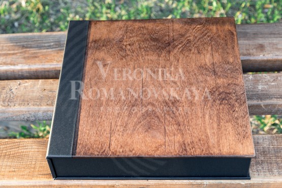 Фотокнига в деревянной обложке, изготовление премиум фотокниг в Киеве, деревянная фото книга с кожаным переплетом,подарочный короб для фотокниги