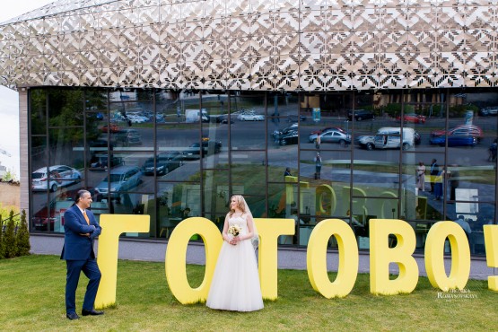 Свадебная церемония и фотосессия в центре Готово, свадебная фотосъемка регистрации брака с иностранцем в Готово,свадебная съемка в ГОТОВО