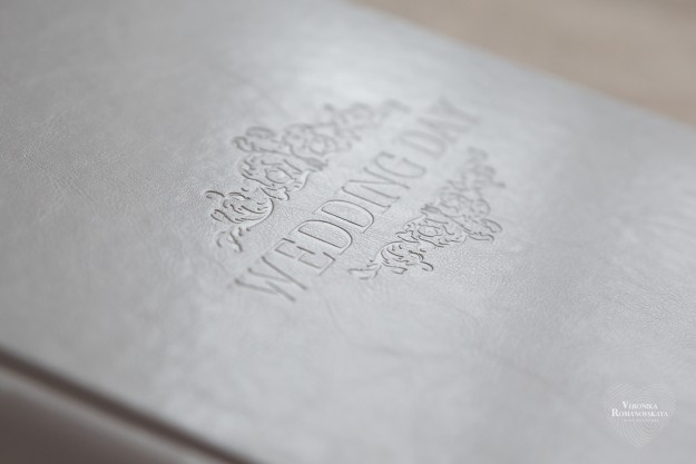 Дизайн обкладинки весільного альбому з авторським написом